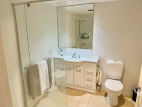Spacious 1 bedroom apartment with internal parking, pool and gym - Image 4