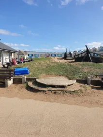Large 3 bed bungalow set in Woodland grounds near Tamar lakes and local beaches - Image 2
