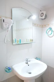 Stunning 2-Bed Apartment in Sarandë - Image 2