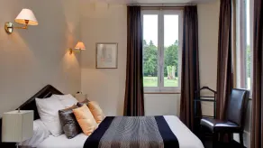 Manoir au cœur d'un vaste domaine forestier - Image 2