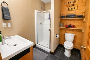 Pine Acres by NW Comfy Cabins - Image 4