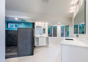 Modern and Quiet Mauna Kea Gem - Image 2