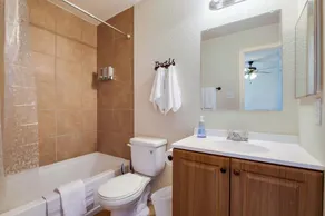 20% OFF Updated 3BR 2.5BTH Townhome - Pet-friendly - Fast WiFi-Driveaway Parking - Image 2