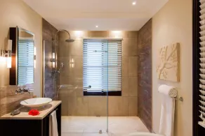 Stylish decorated 03 bedrooms villa with pool and views on the Ocean - Image 2