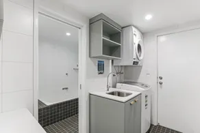 One of three townhouses overlooking Deadmans Beach and walking distance... - Image 2