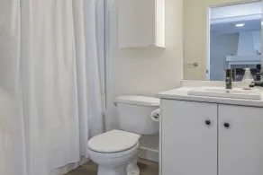 Bright 1 Bedroom Plus Private Den - modern suite with BBQ, pet friendly!  - Image 3