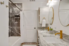 Newly Renovated Lakefront home with boat house, launch and 2 piers! - Image 4