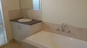 Spacious, pet friendly and walking distance to the beach - Image 2