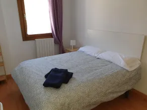 Geräumige 2-Zimmer-Wohnung mit Parkplatz in Villanúa - Image 4
