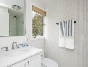 East Hampton seaside home - Image 4