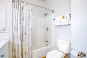 NOUVELLE LISTE! Condo lumineux avec golf et vue sur la montagne, piscine / bain à remous communs! - Image 5