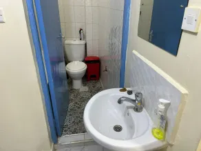 Remarkable 2-Bed Apartment Cozy and Comfortable - Image 2