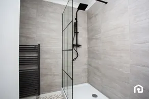 Modern 3-Bedroom Retreat - Image 2