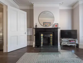 Stunning town centre ground floor garden apartment - Image 2