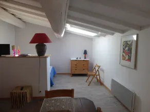 Meget flot studie i hjertet af en vinlandsby nær Middelhavet. - Image 4
