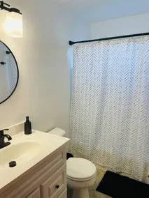 Bay Street Unit 3 · Charming & Cozy APT-Free Parking - Image 2