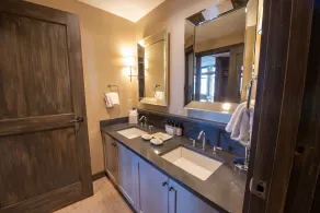 Top Floor 2 Bedroom Condo in Mountaineer Square - Image 3