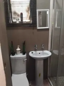 8 Soenie Avenue Self-Catering - Image 5