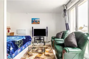 Exclusive studio with an office, balcony, Wi-Fi & free parking spot - Image 4