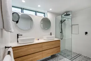 Lagoon 101, Hamilton Island - Image 2