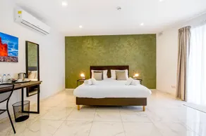Deluxe Double Room with side sea view - South Wind Guesthouse - Image 4