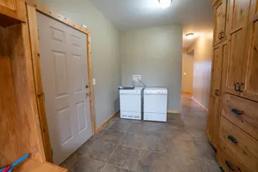 Spacious, Secluded Retreat with Rustic Charm - Image 4