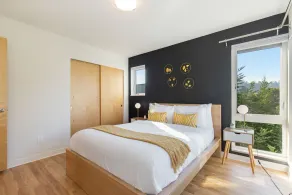 Beautiful 3B3B Close to DT w/Rooftop & Parking - Image 5