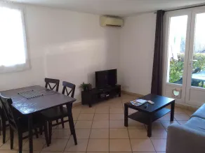 Beau Gîte Indépendant en rez de Jardin - Image 4