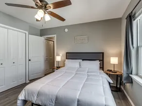 Beautiful Downtown modern 1 BR. 1 BA Washer+ Dryer - Image 3