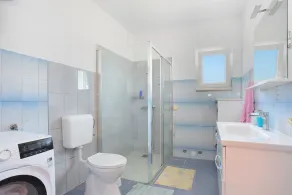 3-Zimmer-Ferienwohnung mit Terrasse und Meerblick Arbanija, Ciovo (A-1125-a) - Image 2