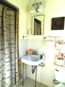 JI10 - Queen Guest Room located at the Joplin Inn - Image 3