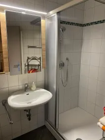 Ferienwohnung 1 (65qm), 2 Schlafzimmer, Balkon, Kochnische, WLAN, max 4 Personen - Image 3