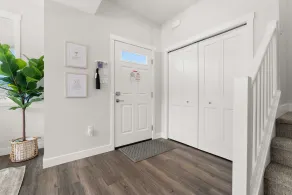 Romantic Modern 3 Bedroom Home Close To Beach & Shops - Image 3