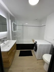 Chalet 9 Personnes, Près des Pistes, Accès Piscine, Wifi et Netflix Inclus - Image 2