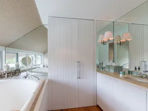 \"THE WAVE\" is a Modern home that is the ideal retreat for Hamptons living. - Image 2