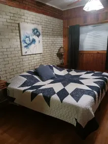 Peaceful Country Getaway Pet Friendly and Cozy! - Image 3