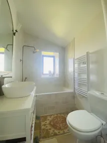 Maison de rêve avec piscine au milieu des vignes - Image 2