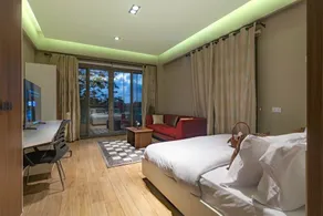 Peravi Suites at Pearl In The City - Image 4