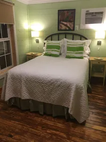 “Bo” renovated farmhouse, 7 min to Mem. ❤️1 pet free 2nd pet considered for fee - Image 5