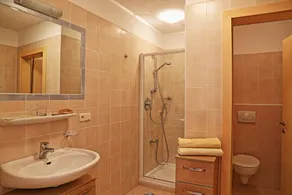 Apartment \"Huterhof Wiesengrund 2\" with Mountain View, Balcony & Wi-Fi - Image 2