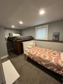 Cozy modern unit w/ easy access to downtown Chi - Image 4