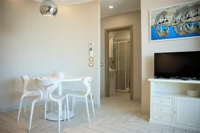 2-bedroom suite - Image 2