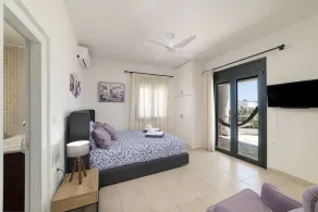 Deluxe 4 bedroom villa with loft next to beach - Image 5