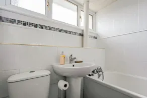 Centrally Situated 1 Bedroom House in Cumbernauld - Image 3