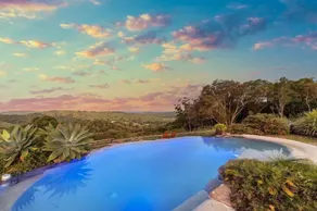 The Melbourne Tram- Noosa Hinterland Farm Stay & Nature Retreat - Image 5