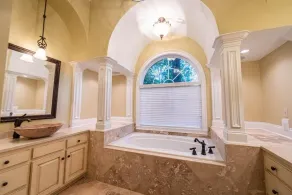 Luxury Lakefront Getaway on Beautiful Lake Sinclair - Image 5