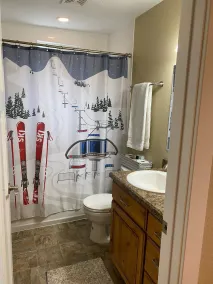 Stay and play, sleeps 6 with a beautiful view of Schweitzer Mountain - Image 3