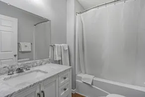 Clean, comfortable home. - Image 5