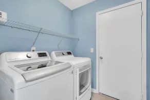 Beautiful home. Free parking, hot tub, laundry, 2 king beds, great for families. - Image 4