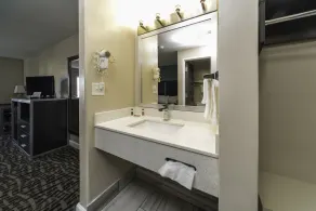 BridgePointe Inn & Suites - Image 4